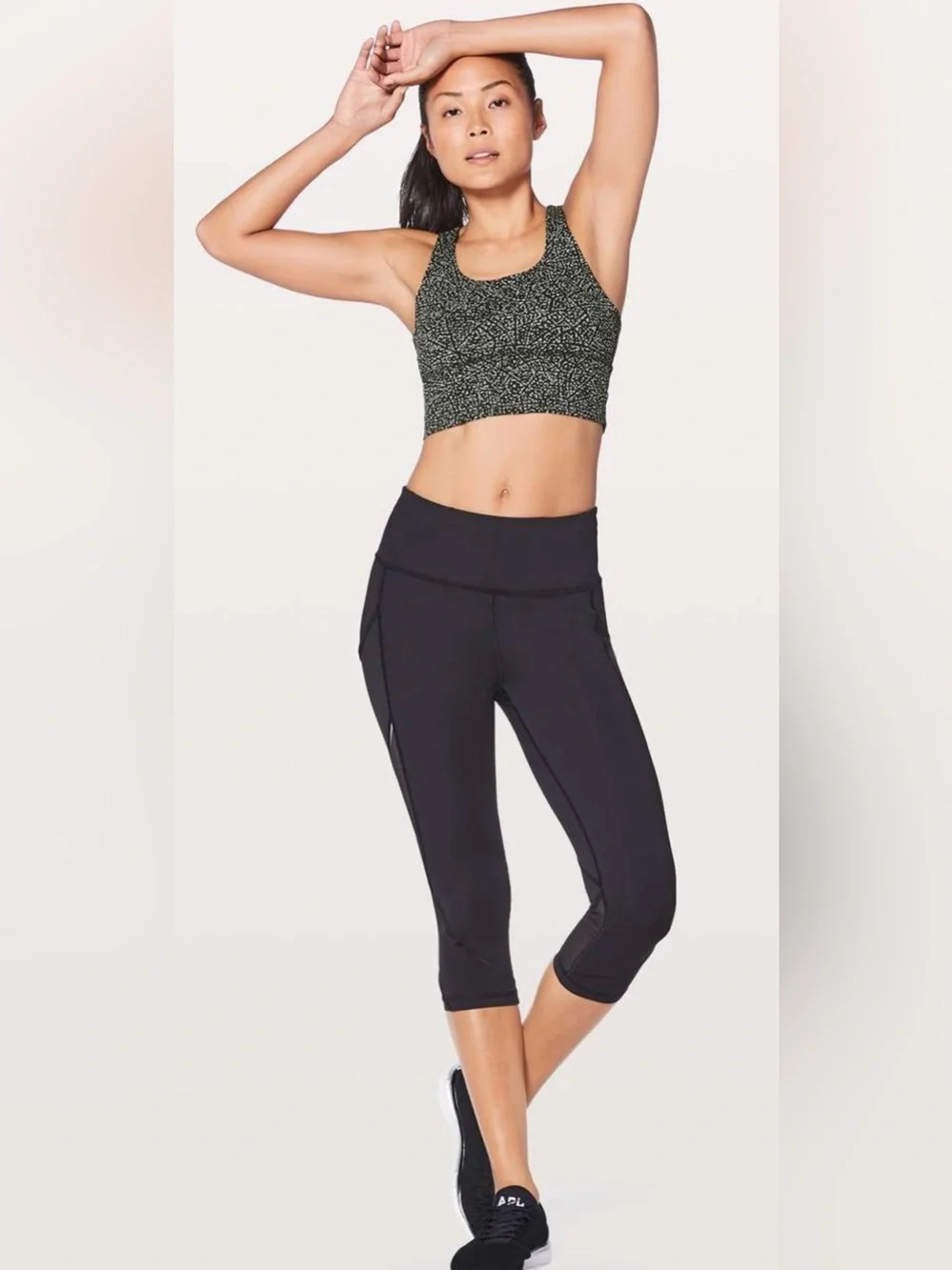 Like New Lululemon Invigorate Bra Longline in Nightview Black/White size 4